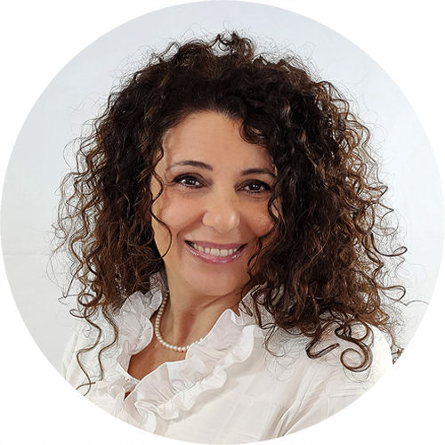 Settimi studio dentistico servizio Protesi in zirconio ceramica donna che sorride